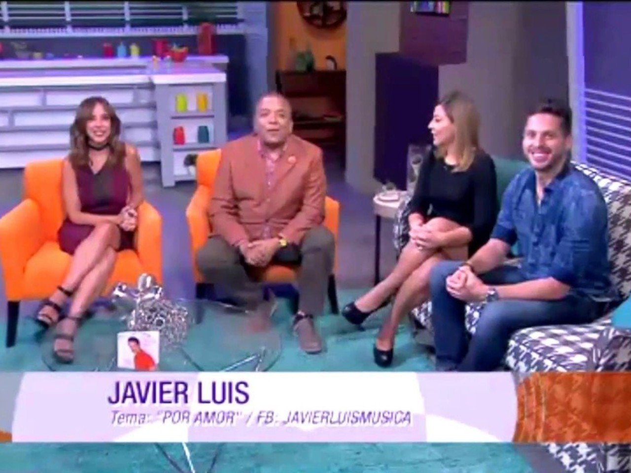 JAVIER LUIS SINGS ON JUNTOS EN LA MAÑANA COURTESY OF WAPA TV, PUERTO RICO